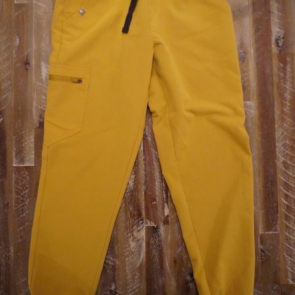 Figs Women’s RARE FIND Mustard Yellow Scrub Set. XS. - Picture 5 of 10